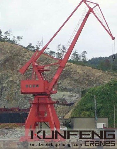 What are the requirements for operating the boom crane?
