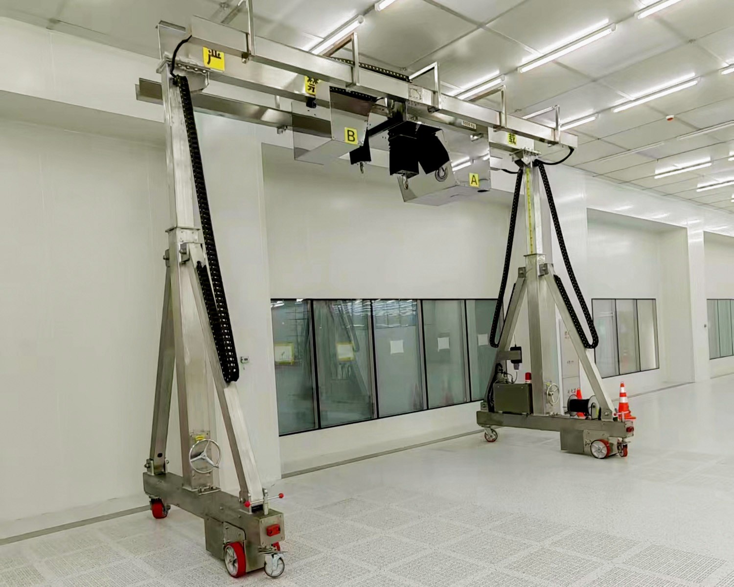 Cleanroom gantry crane