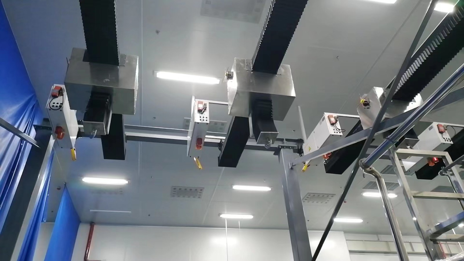 Overhead crane in electronic industry