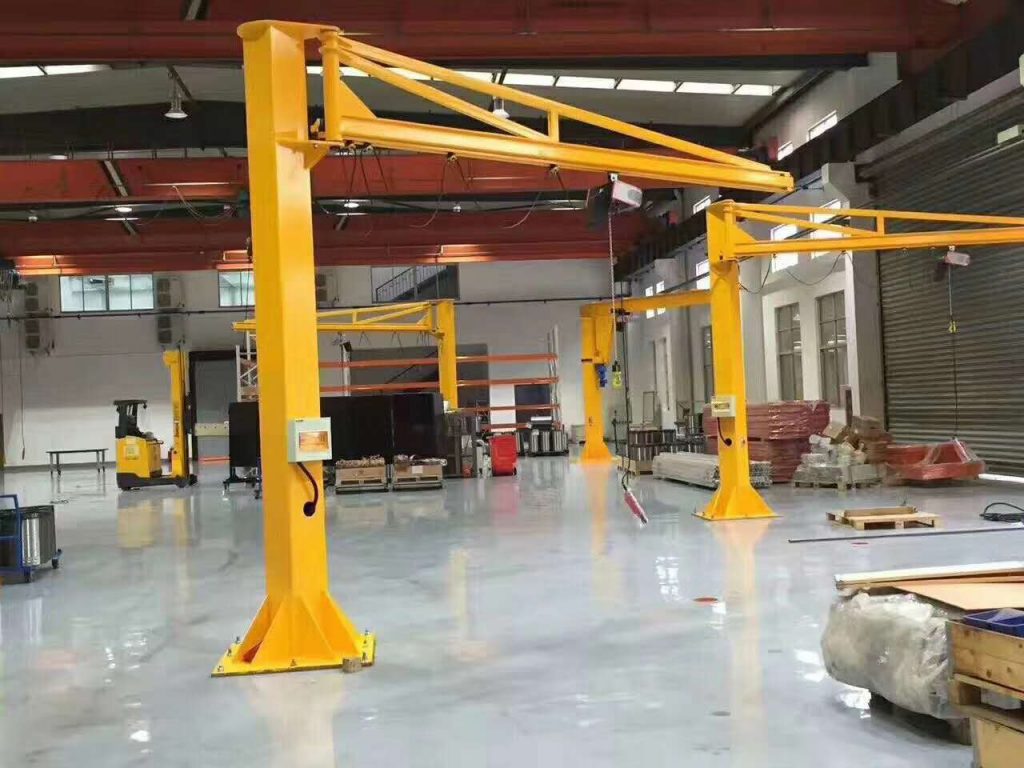 Free standing slewing jib crane