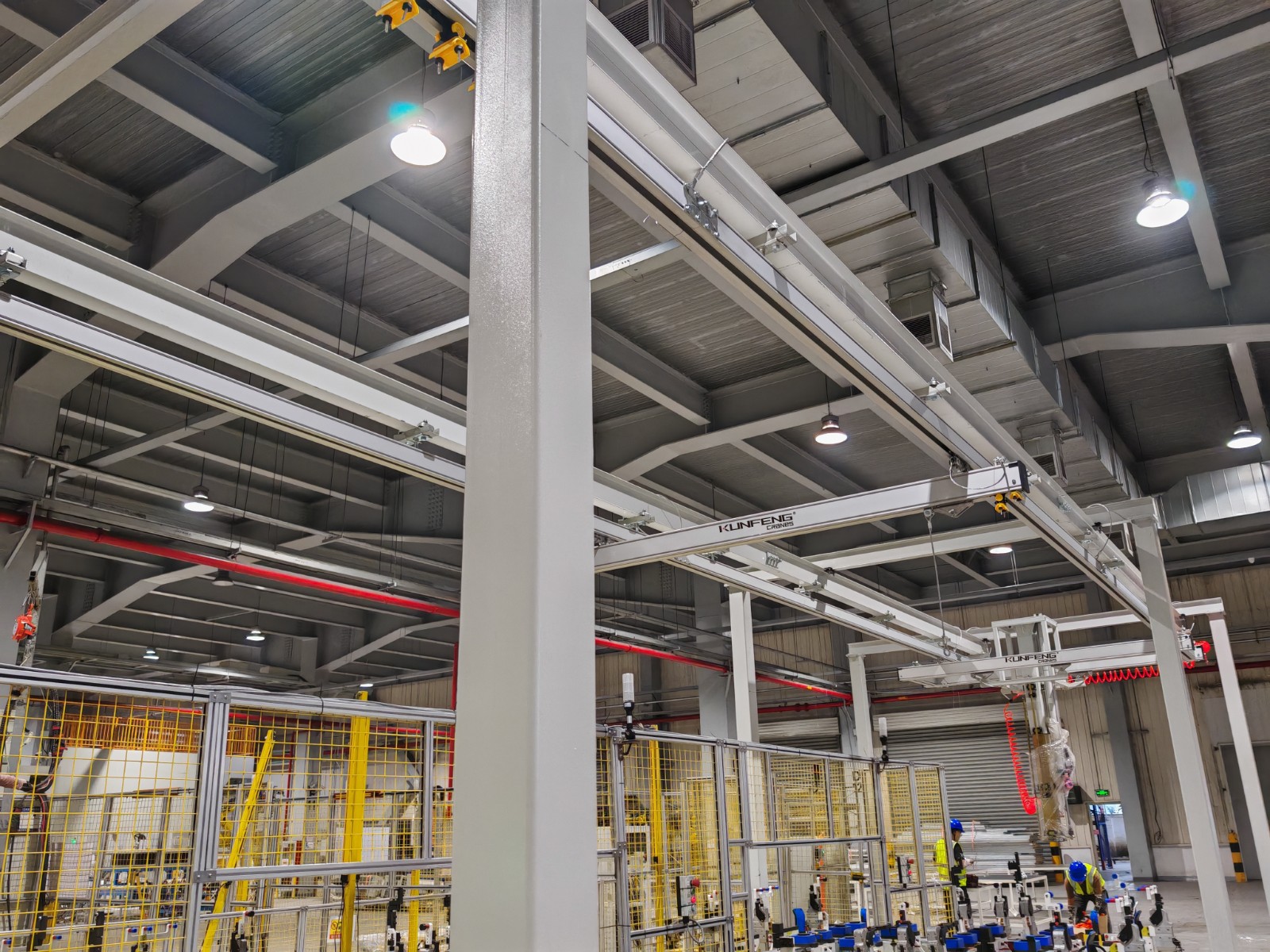 Aluminum workstation bridge crane