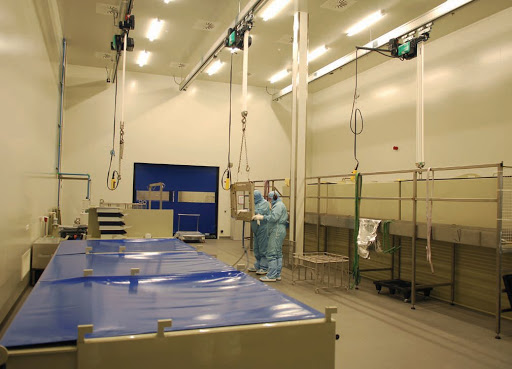 Cleanroom suspension bridge crane