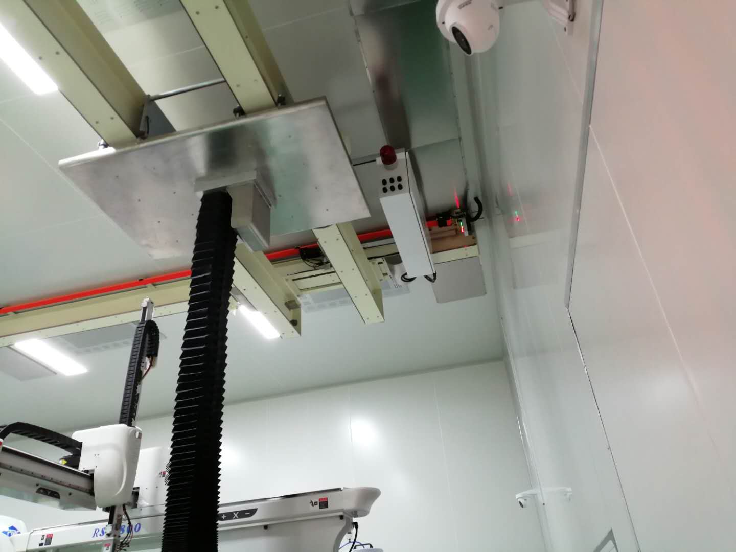Cleanroom light suspension crane