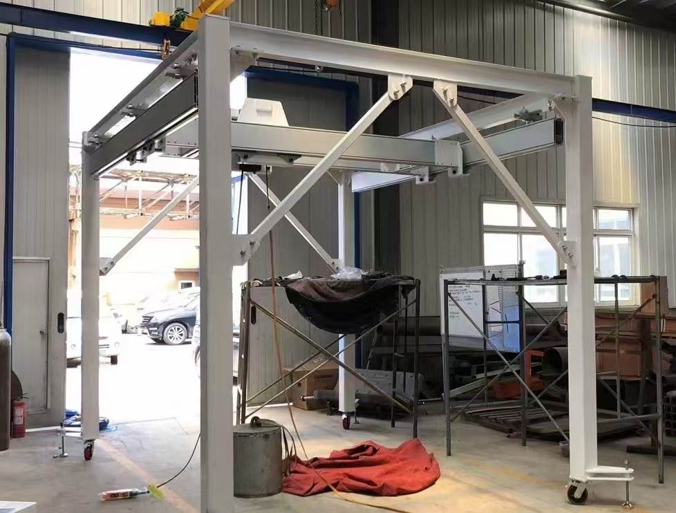 Moveable freestanding aluminum light crane