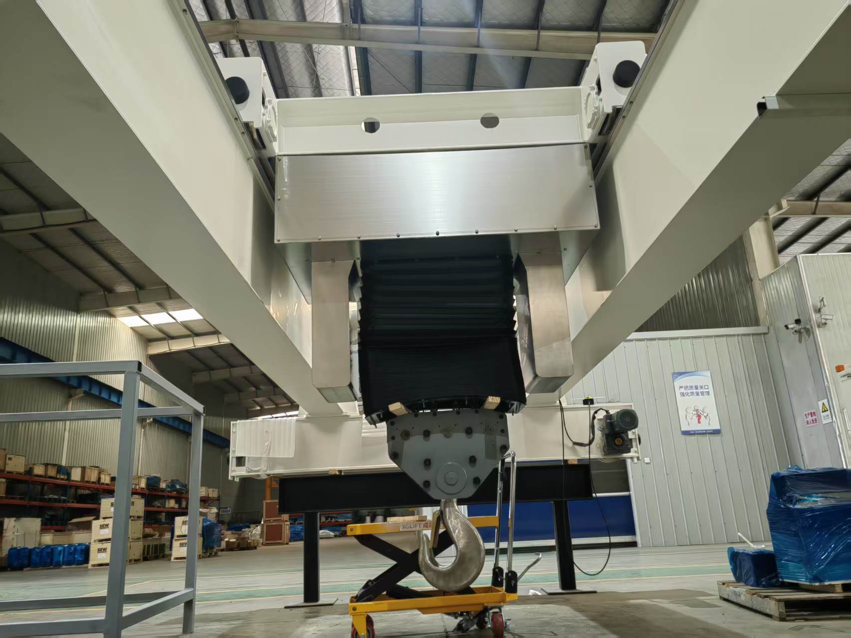 Cleanroom chain lifting hoist