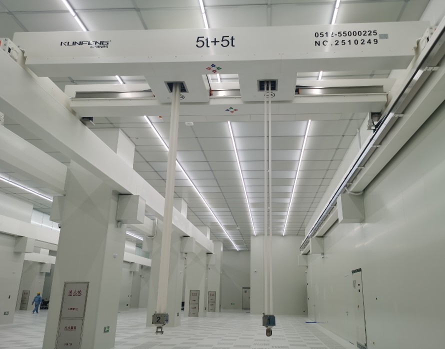 Cleanroom electric belt hoist crane
